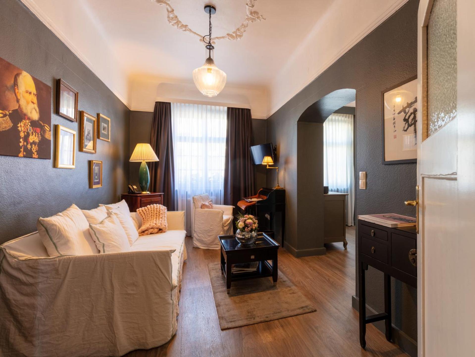 Würzburger Hof **** 4*